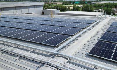 panneaux solaires d'entreprise sur toiture